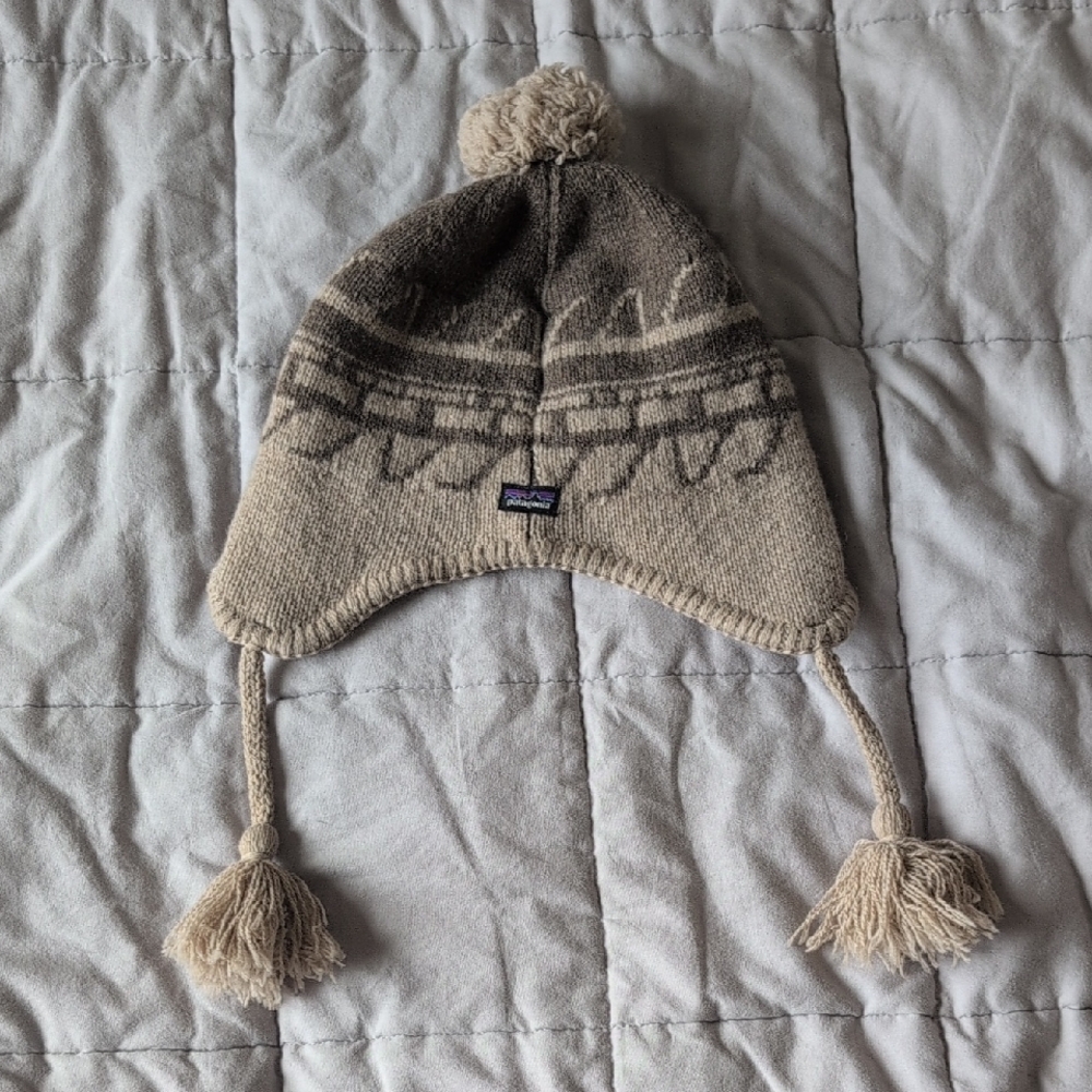Patagonia Kids Gray and Cream Trapper Hat with Ear Flaps
